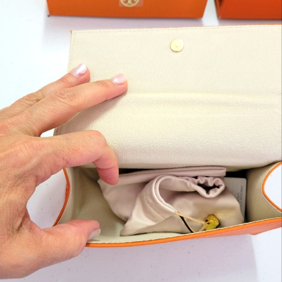 Brand New Tory Burch Medium Sized Sunglass/Eyeglass Case - Picture 3 of 3